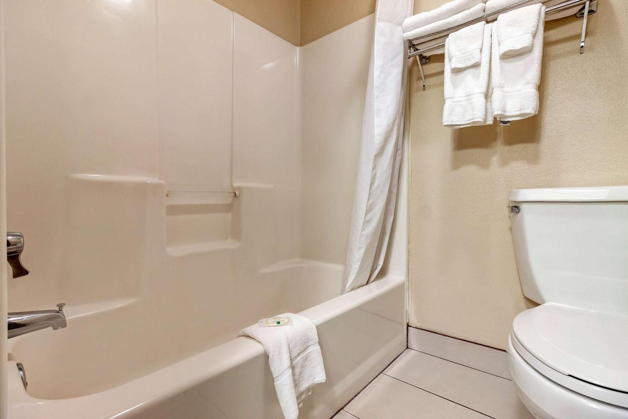 Inn Quality I-70 Hays